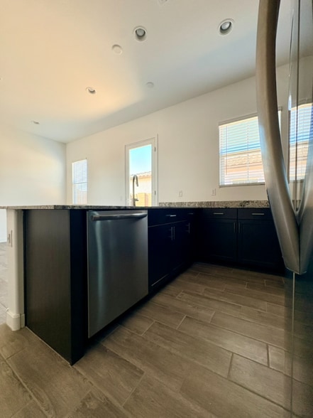 Building Photo - 456 S Jacana Ln