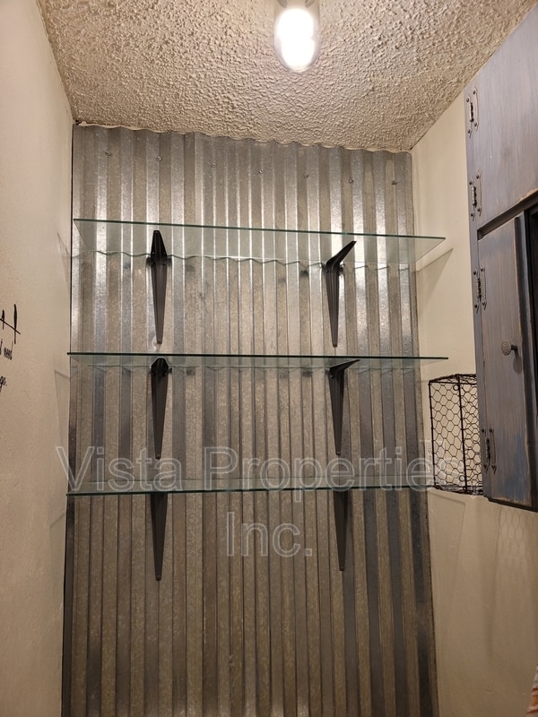 Building Photo - 1121 Elm St