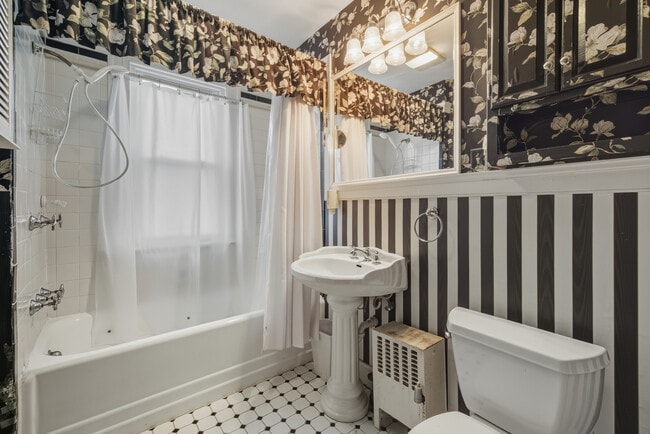 Building Photo - 87 Migeon Ave