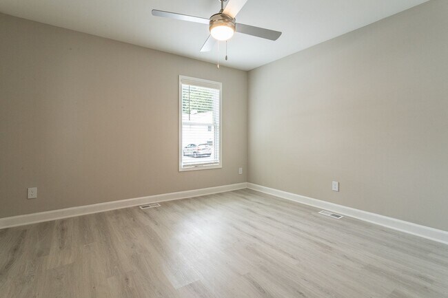 Building Photo - 428 Bashford Rd