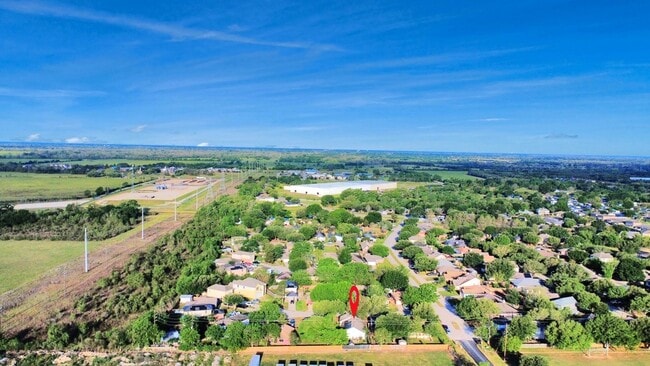 Building Photo - 1611 Bob White