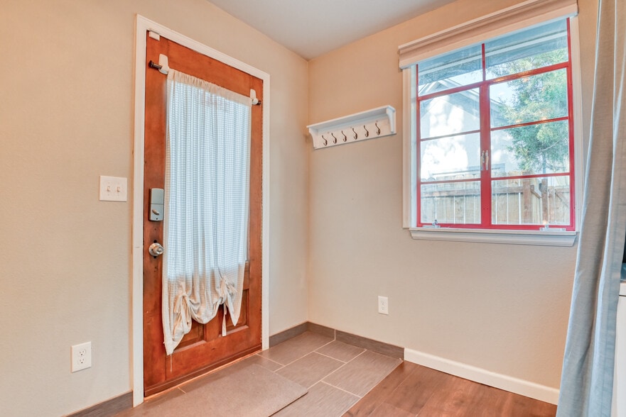 Building Photo - 431 N Franklin St