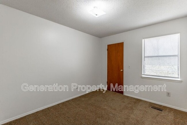 Building Photo - 72 Knollwood Dr