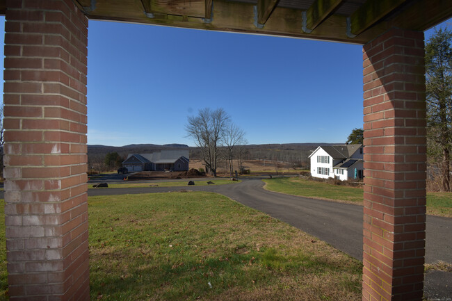 Building Photo - 129 Maple Ave