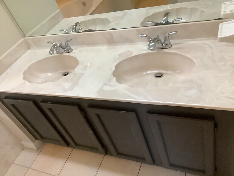 Building Photo - 240 Honeysuckle Way