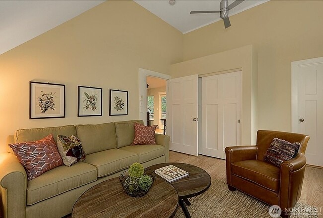 Building Photo - Bainbridge home for rent in magical setting.