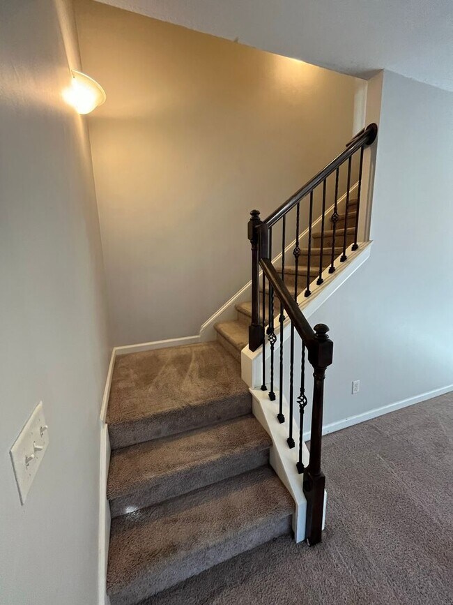 Building Photo - Fall in Love with Where You Live. Located in North Columbus