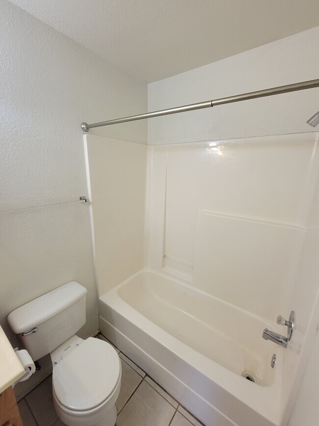 Building Photo - 843 Sagewood Trail