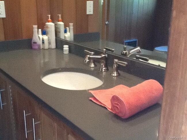 Building Photo - 42 Evergreen Ave