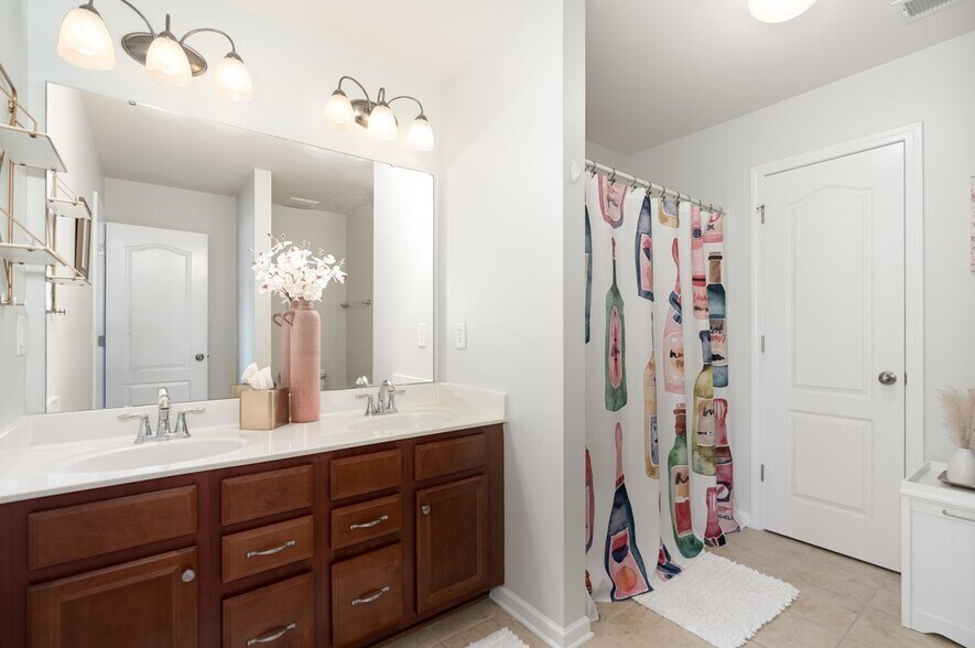 Building Photo - 3021 Honeylocust Ln