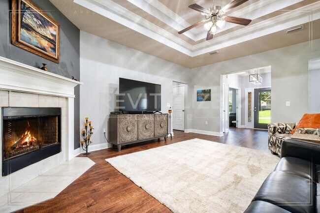 Building Photo - Luxury Living with Private Heated Pool in ...