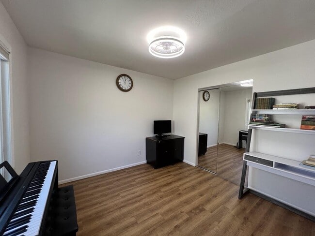 Building Photo - 630 Pilgrim Dr