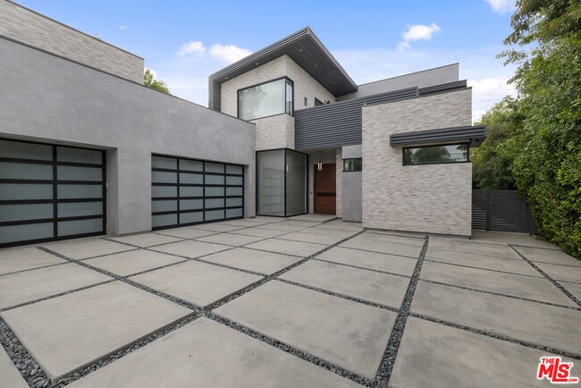 Building Photo - 5365 Vanalden Ave