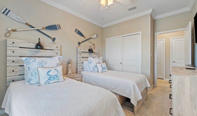 Building Photo - 6598 Carlinga Dr