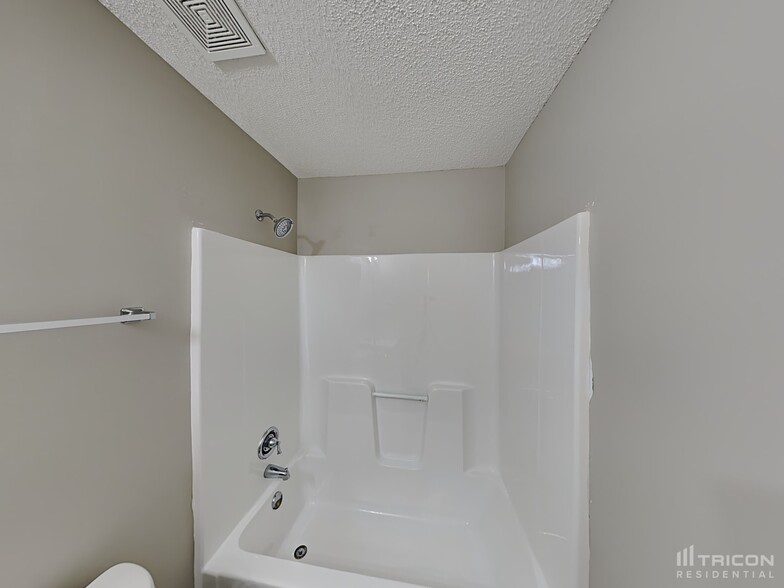 Building Photo - 122 Country Farms Way