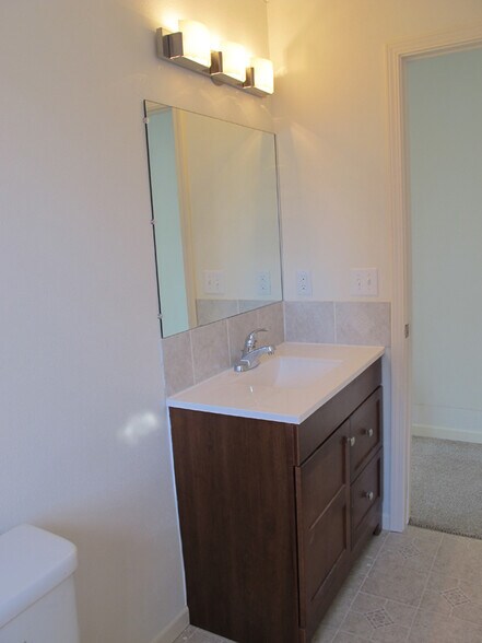 Building Photo - 115 16th Ave SW