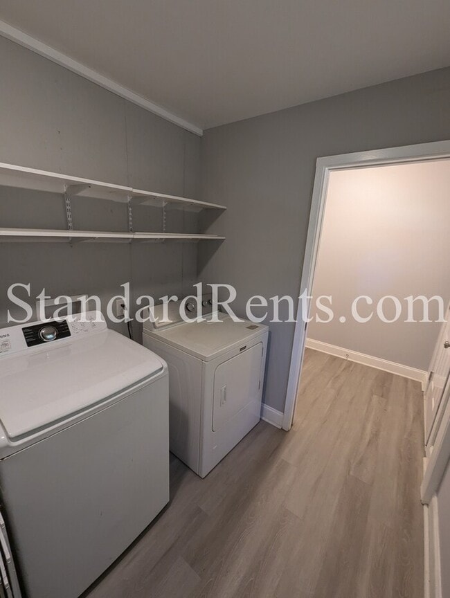 Building Photo - Cute Bungalow in Colonial Hills Neighborhood