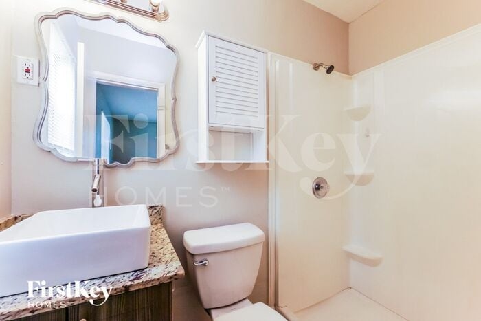 Building Photo - 221 N 65th Way