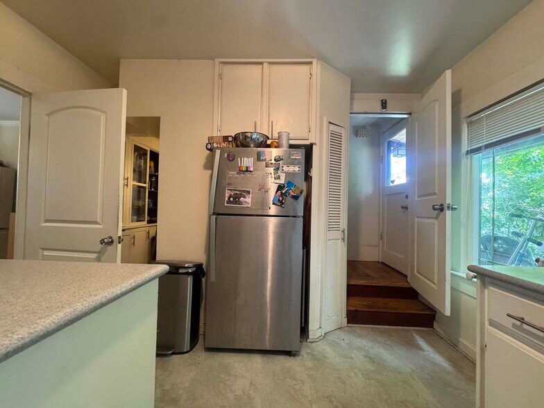 Building Photo - 2836 Derby St