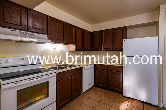Building Photo - 2045 S 2200 E