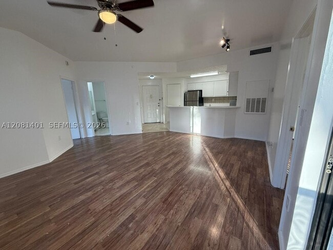 Building Photo - 2550 SW 18th Terrace
