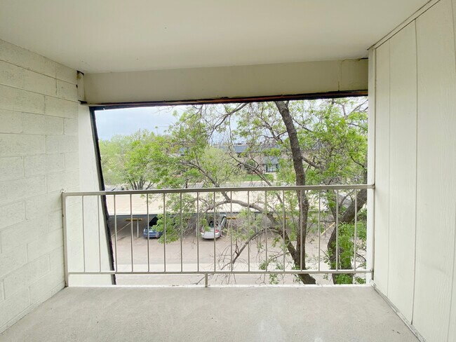 Building Photo - 2225 S Jasmine St