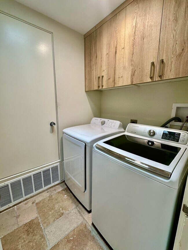 Building Photo - 76705 Sandpiper Dr