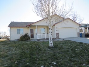 Building Photo - 445 Elm St