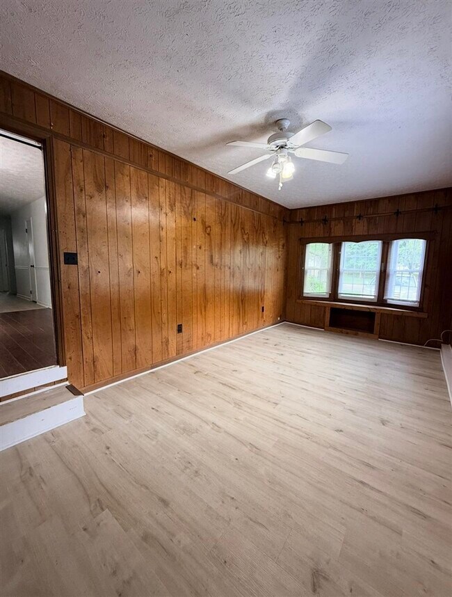 Building Photo - 806 Shawnee Way