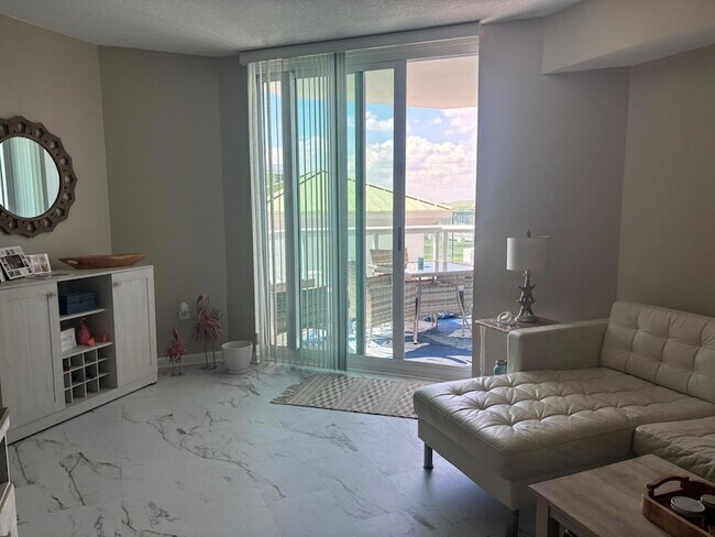 Building Photo - 401 SW 4th Ave