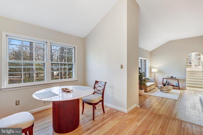 Building Photo - 9232 Forest Haven Dr