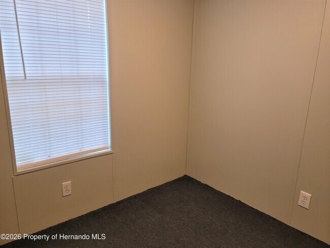 Building Photo - 5323 S Knobhill Terrace