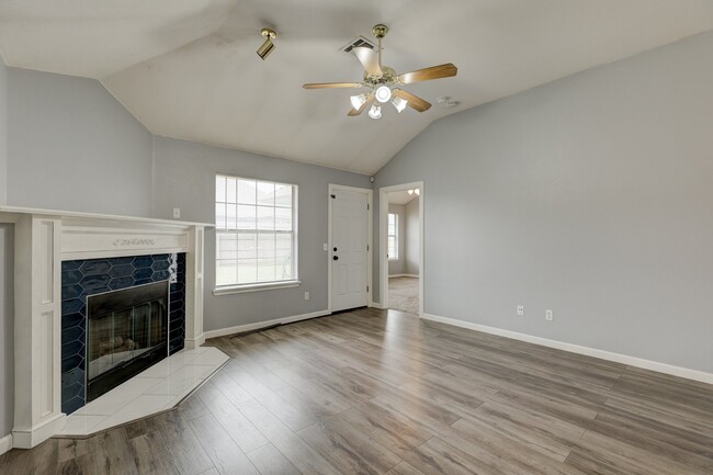 Building Photo - 312 SW 40th St