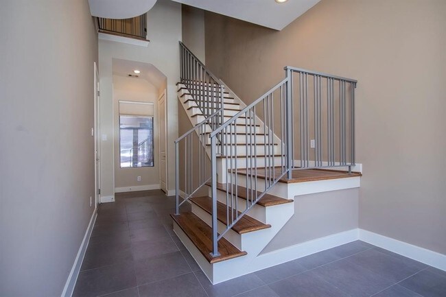 Building Photo - Contemporary townhome, rooftop terrace awa...