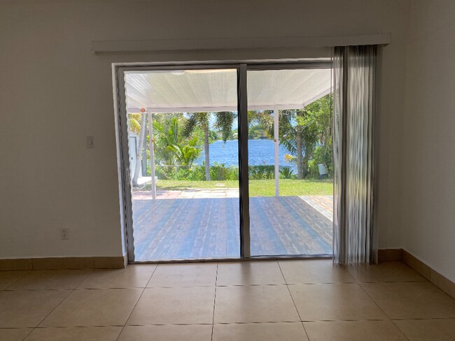 Building Photo - 4975 SW 129th Ct