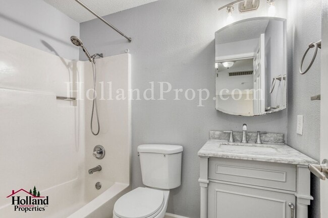 Building Photo - Charming Single-Level Hillsboro Home with Fenced Backyard!