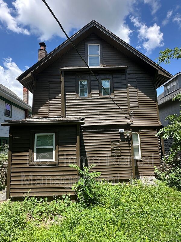 Building Photo - 3211 E 32 St