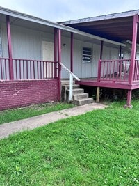 Building Photo - 2 Bedroom 1 Bath Duplex