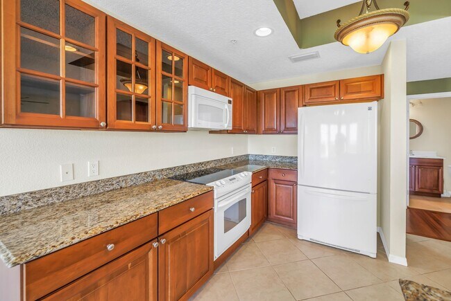 Building Photo - WATER VIEW CONDO 2/2 #714