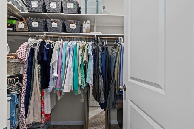 Building Photo - 109 Mountain Valley St