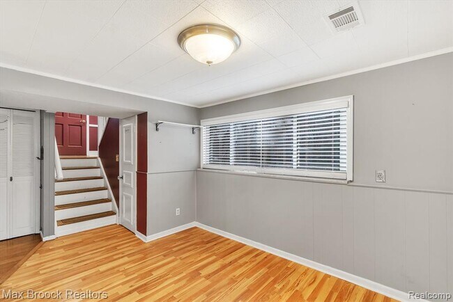 Building Photo - 978 Panorama Dr