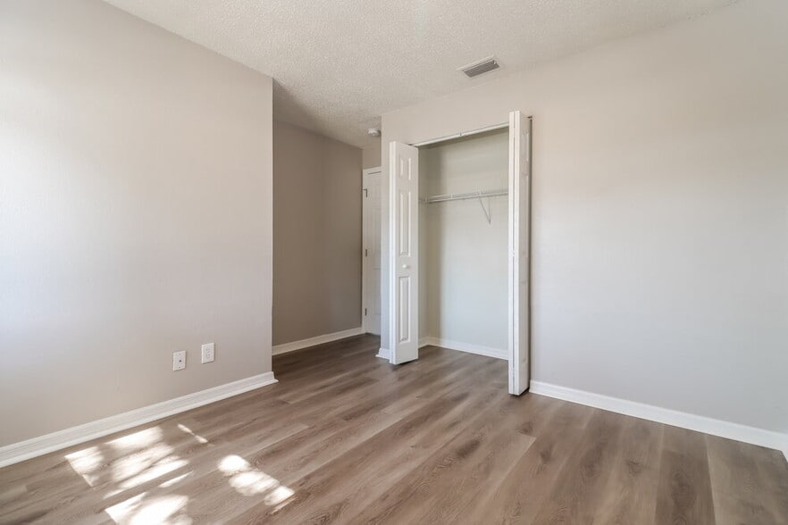 Building Photo - 7983 Shadow Run Dr