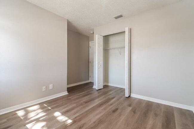 Building Photo - 7983 Shadow Run Dr