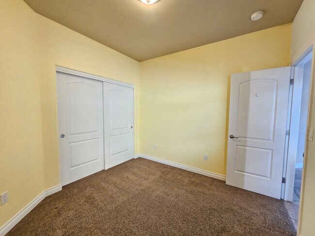 Building Photo - 18187 Kodiak Bear Ct