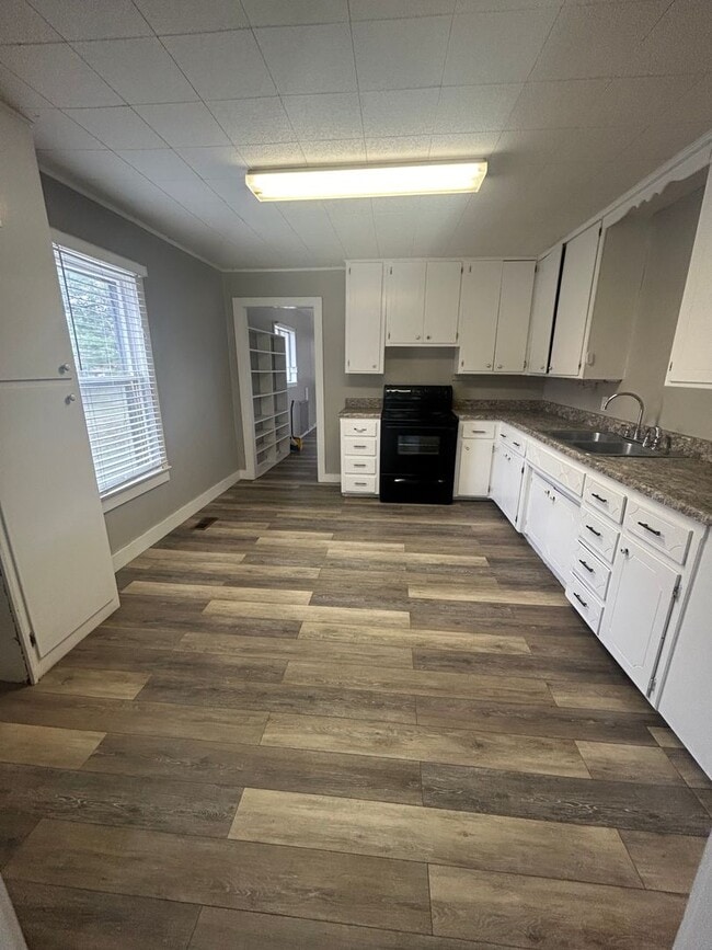 Building Photo - 1425 S 16th St