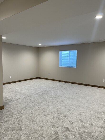 Building Photo - 5940 Arrow Ridge Rd