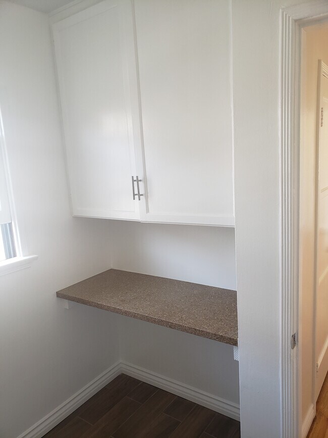 Building Photo - 731 E Providencia Ave