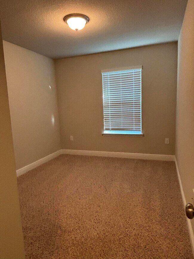 Building Photo - 166 Crossing Ln