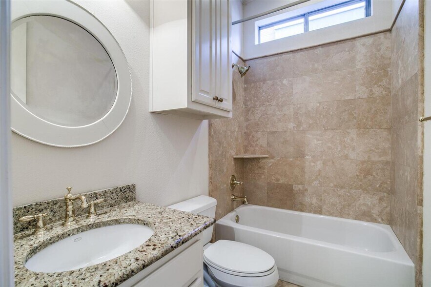 Building Photo - Elegant Central Dallas home 2.5 blocks from Knox-Henderson