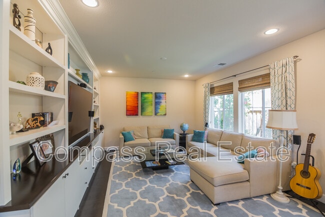Building Photo - 5539 Southcrest Way